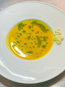 Mehr über den Artikel erfahren Karotten-Ingwercremesuppe